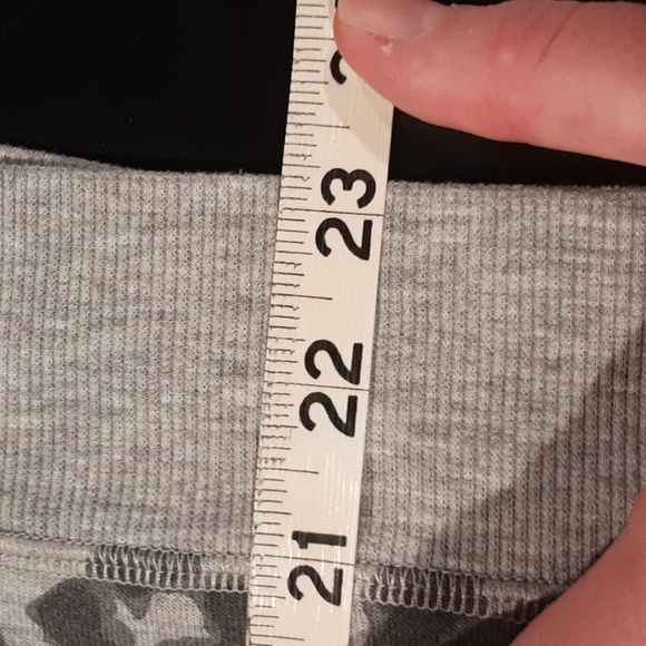 Gray Leopard print fleece sweatshirt - Picture 6 of 10